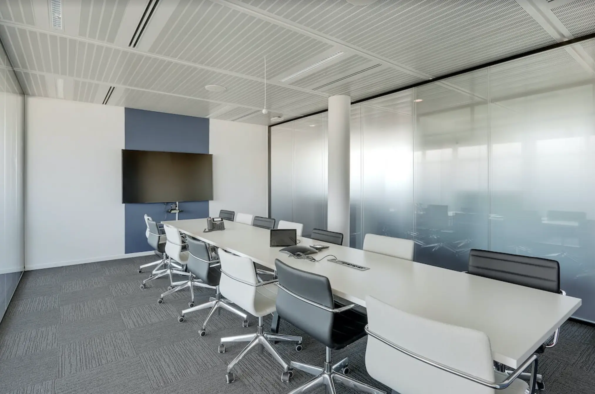 Image of an open space office