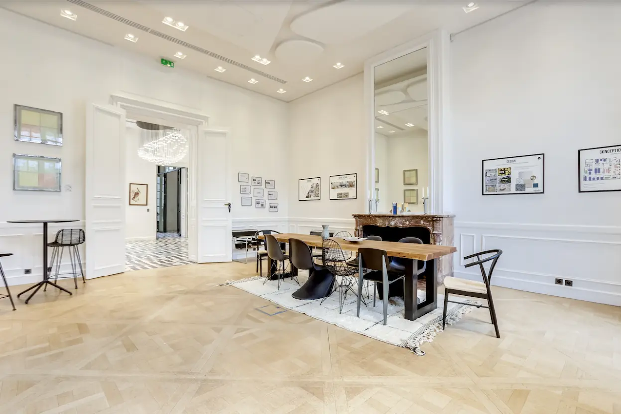 Image of an open space office
