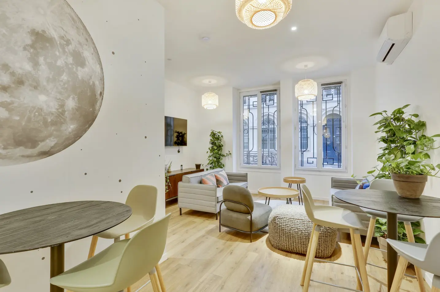 Image of an open space office